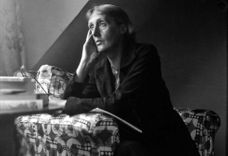 Una habitación propia, una vida propia, un discurso que permanece: Reflexiones sobre un ensayo de Virginia Woolf