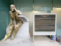 La historia de la escultura en la entrada del CONACYT